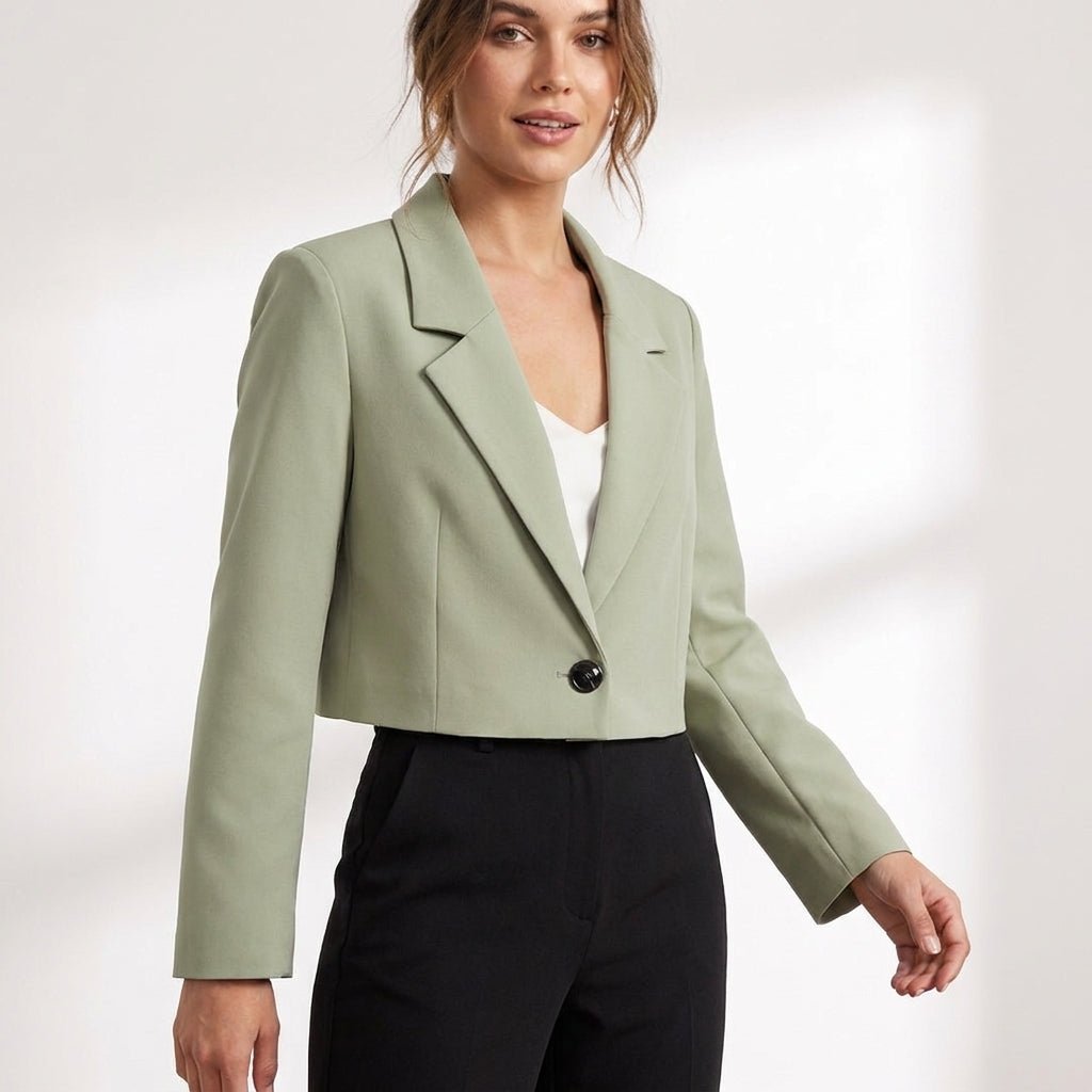 Elegancki krótki blezer damski z klasycznym kołnierzem - Margot Angle