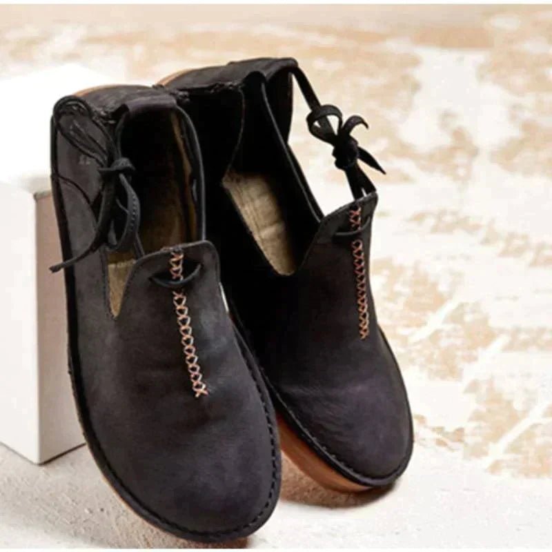 Klasyczne skórzane buty damskie na jesień - Cora Detail