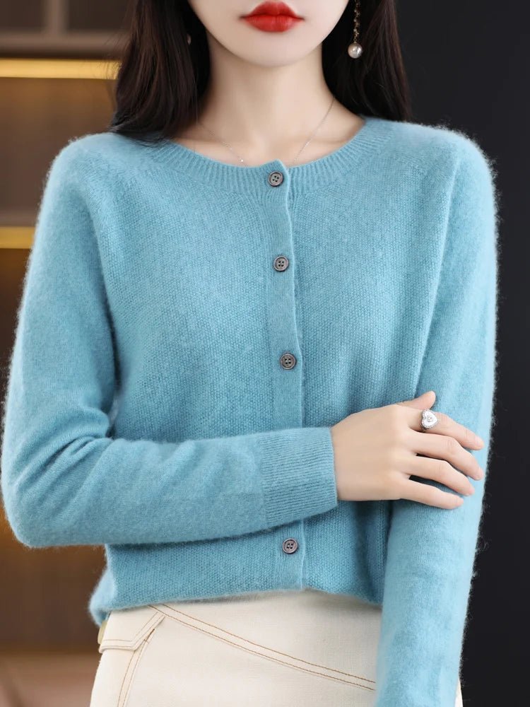 Klasyczny sweter damski z guzikami - Alina Lifestyle