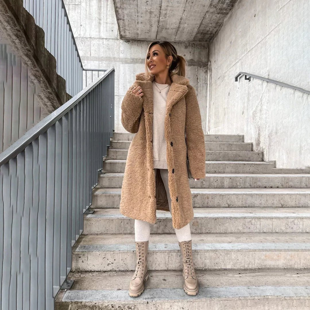 Miękki płaszcz długi zimowy teddy damski - Elodie Detail