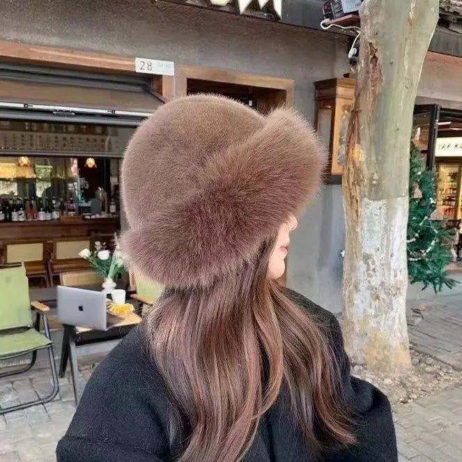 Elegancka czapka z imitacji futra damska - Cora Back