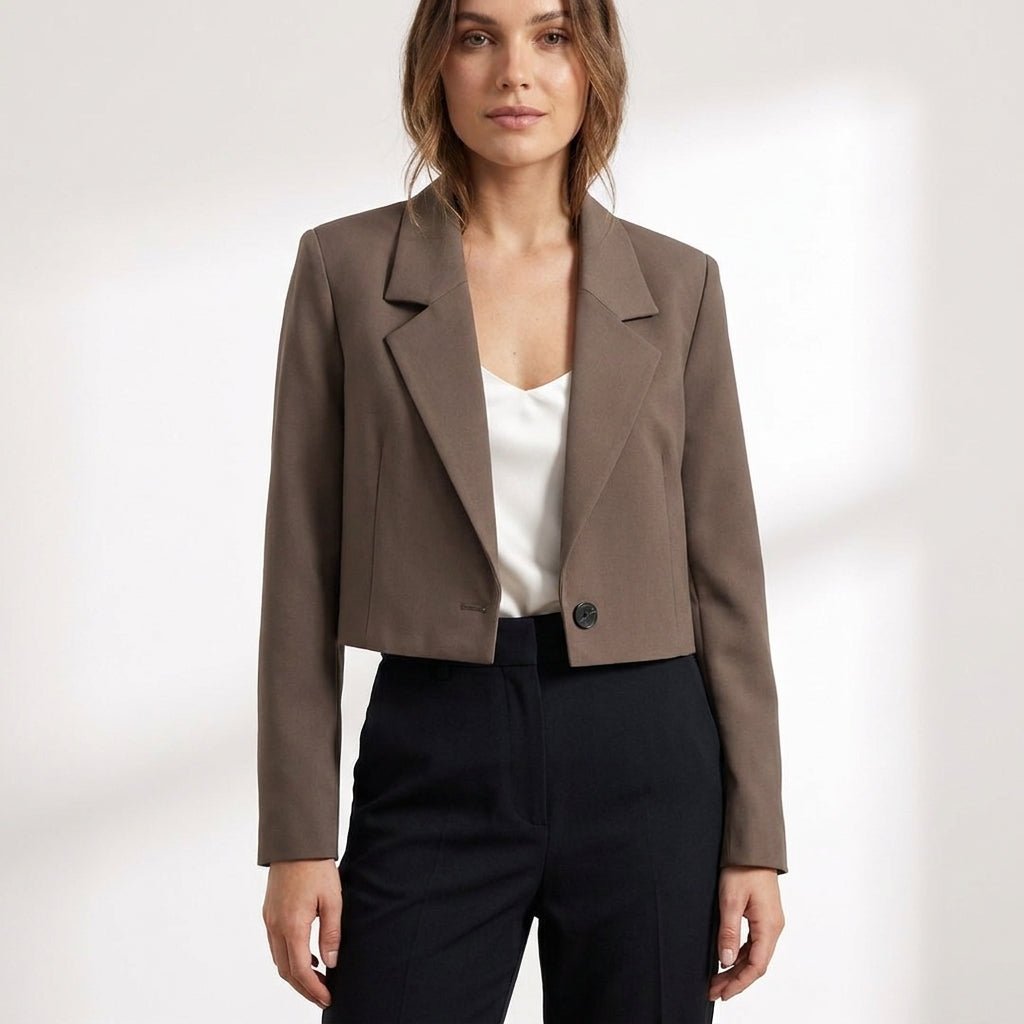 Elegancki krótki blezer damski z klasycznym kołnierzem - Margot Back