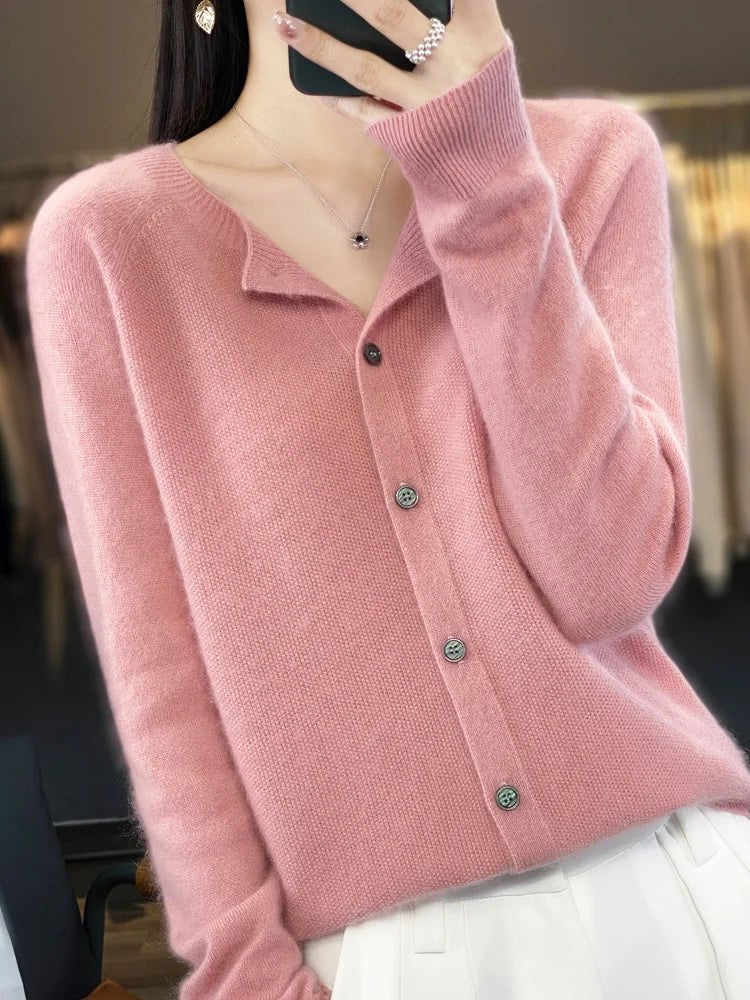 Klasyczny sweter damski z guzikami - Alina Detail