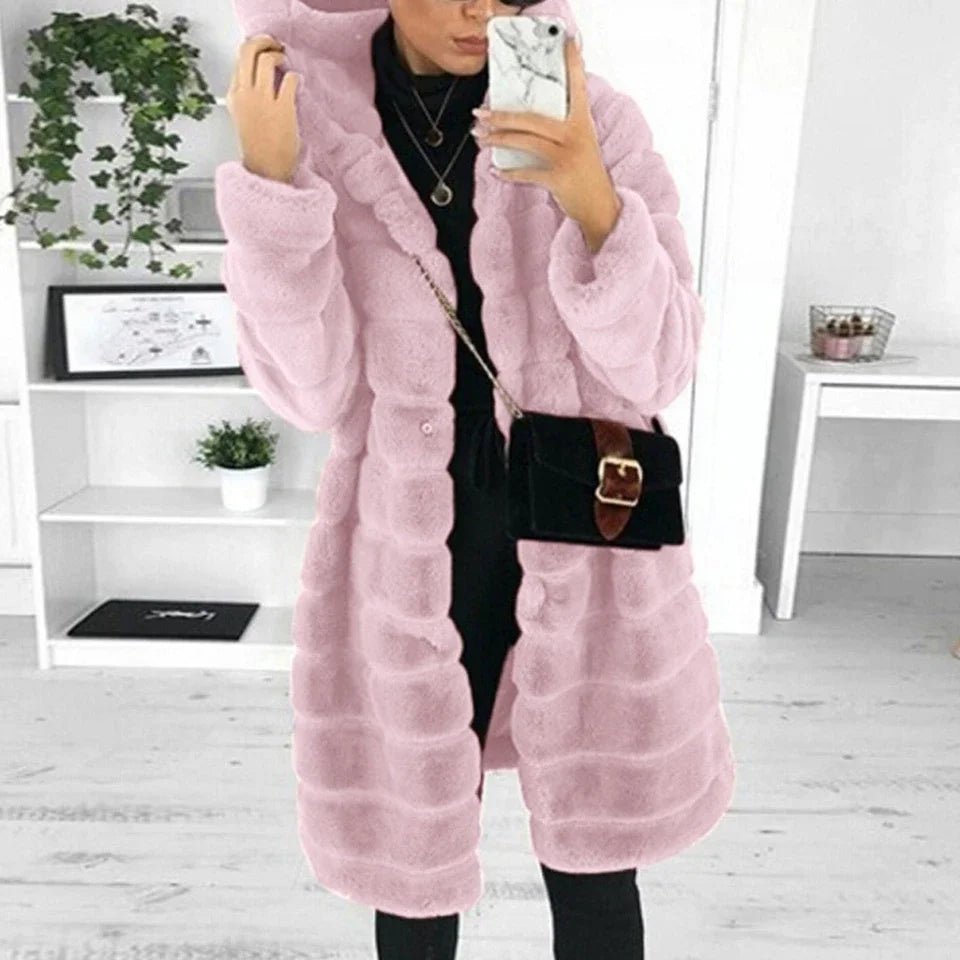 Puszysty płaszcz z sztucznego futra damski z kapturem - Violet Back