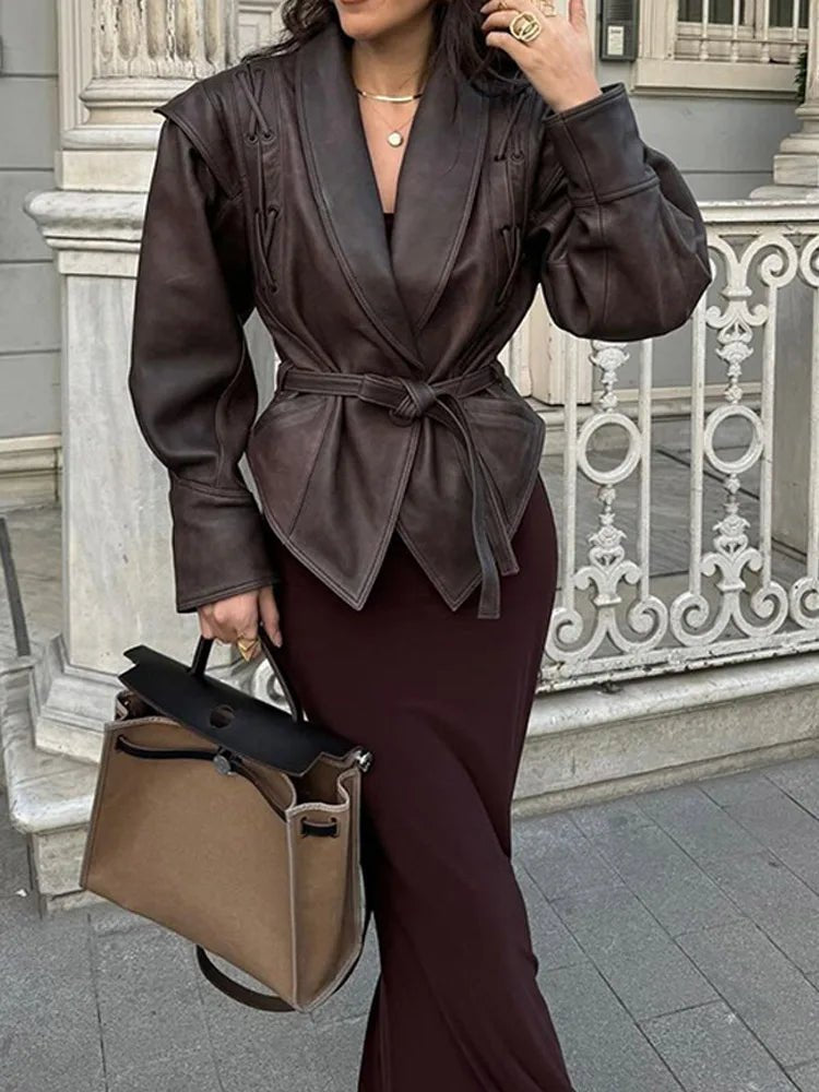 Skórzana kurtka damska z przeszyciami i paskiem - Leah Front